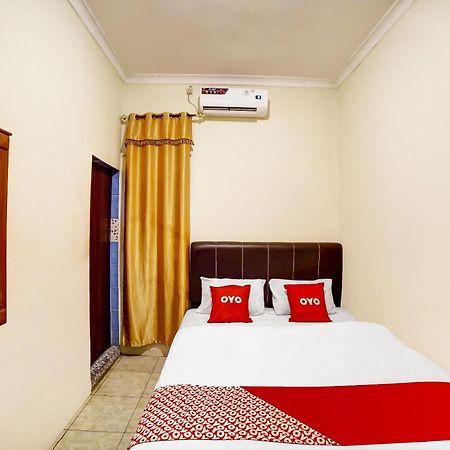 Oyo 91199 Felicia Homestay Medan Bagian luar foto
