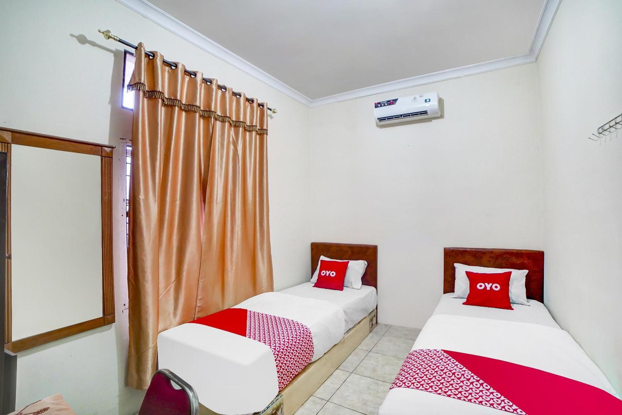 Oyo 91199 Felicia Homestay Medan Bagian luar foto
