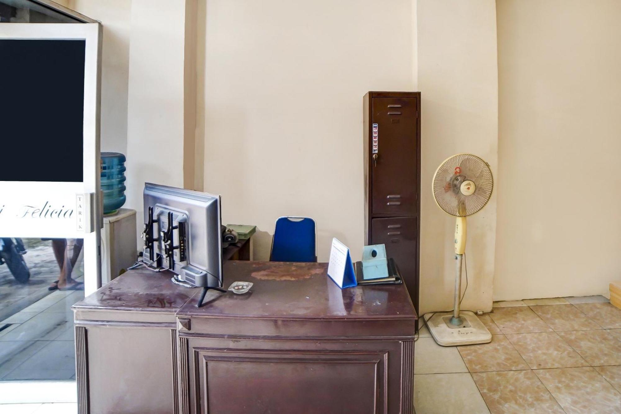 Oyo 91199 Felicia Homestay Medan Bagian luar foto