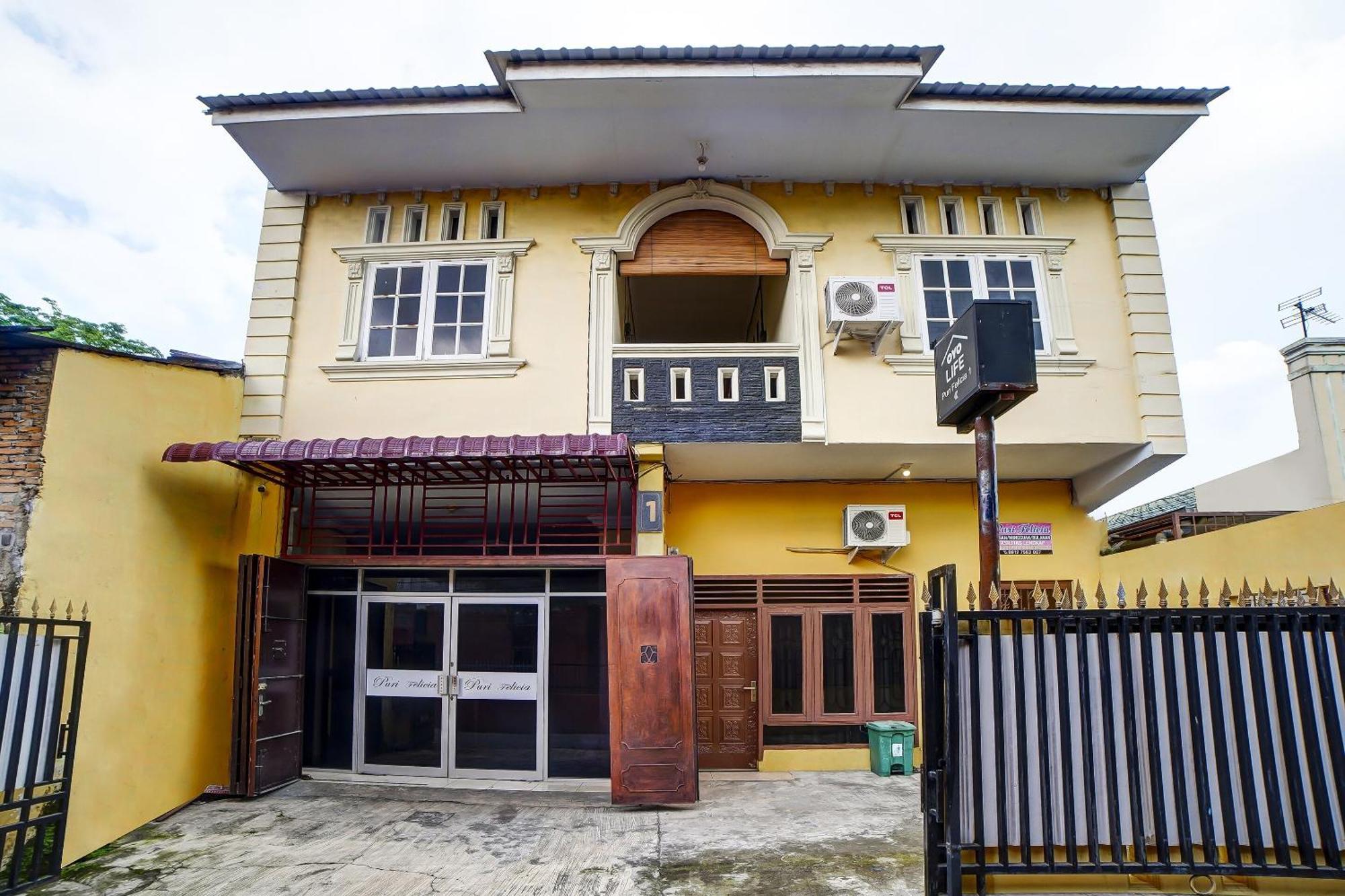 Oyo 91199 Felicia Homestay Medan Bagian luar foto